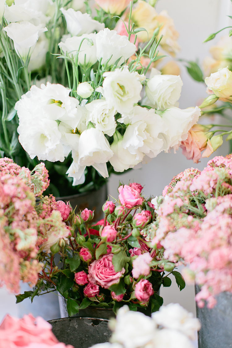 florals by Art with Nature at The School of Styling, LA | photo: Love, the Nelsons | the love designedlife