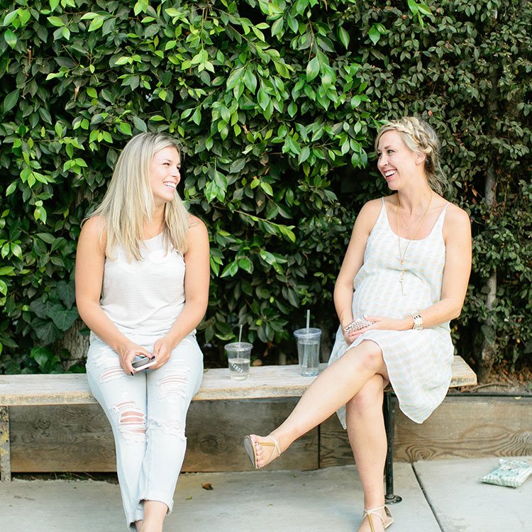 chatting with another attendee at The School of Styling LA | photo: Love, the Nelsons | the love designed life