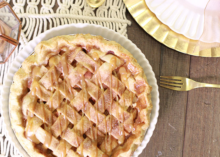 the perfect holiday pie by one more bite bakery | the love designed life