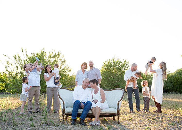 a family tree: grandparents, siblings, spouses, and grandkids // photo by bhansen photography | the love designed life