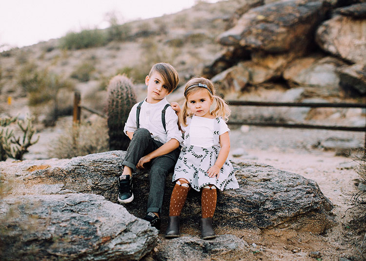 brother + sister fall family desert photo session | the lovedesignedlife.com