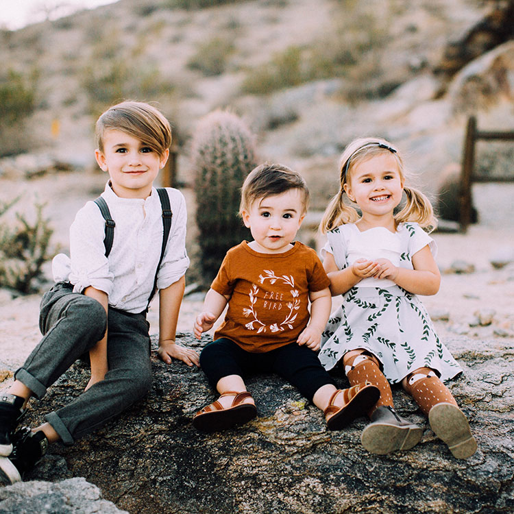 three peas in a pod | sibling love for a hipster fall family photoshoot | thelovedesignedlife.com