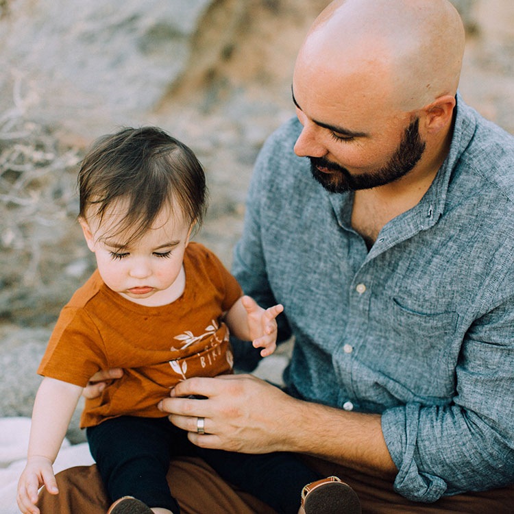 daddy and baby boy in the desert for fall family photos | thelovedesignedlife.com