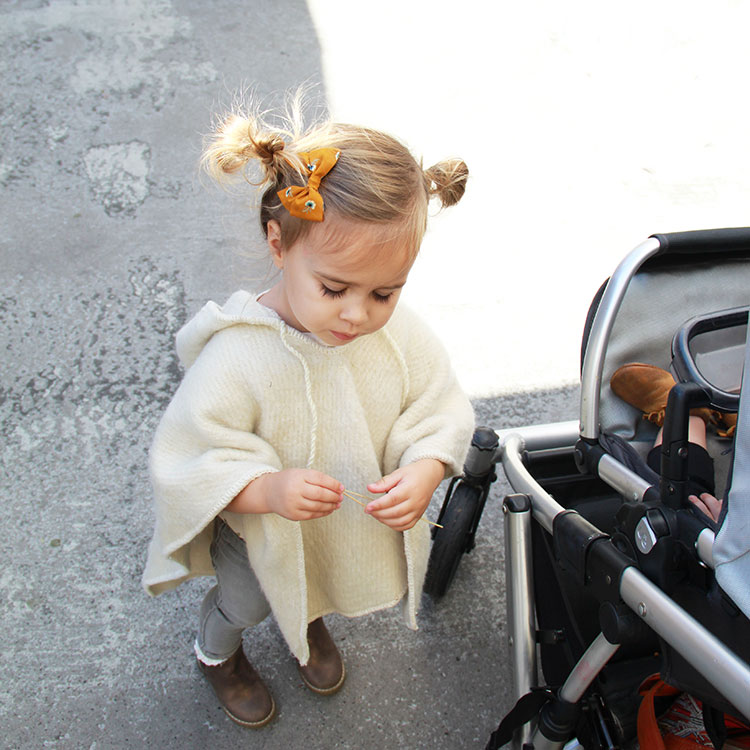 at the farmers' market, waiting patiently | thelovedesignedlife.com