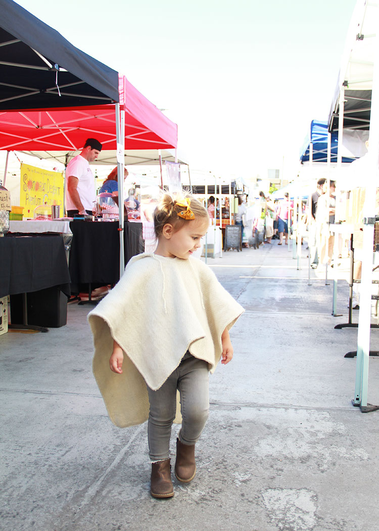 browsing the farmers' market in her mar y lana poncho | thelovedesignedlife.com