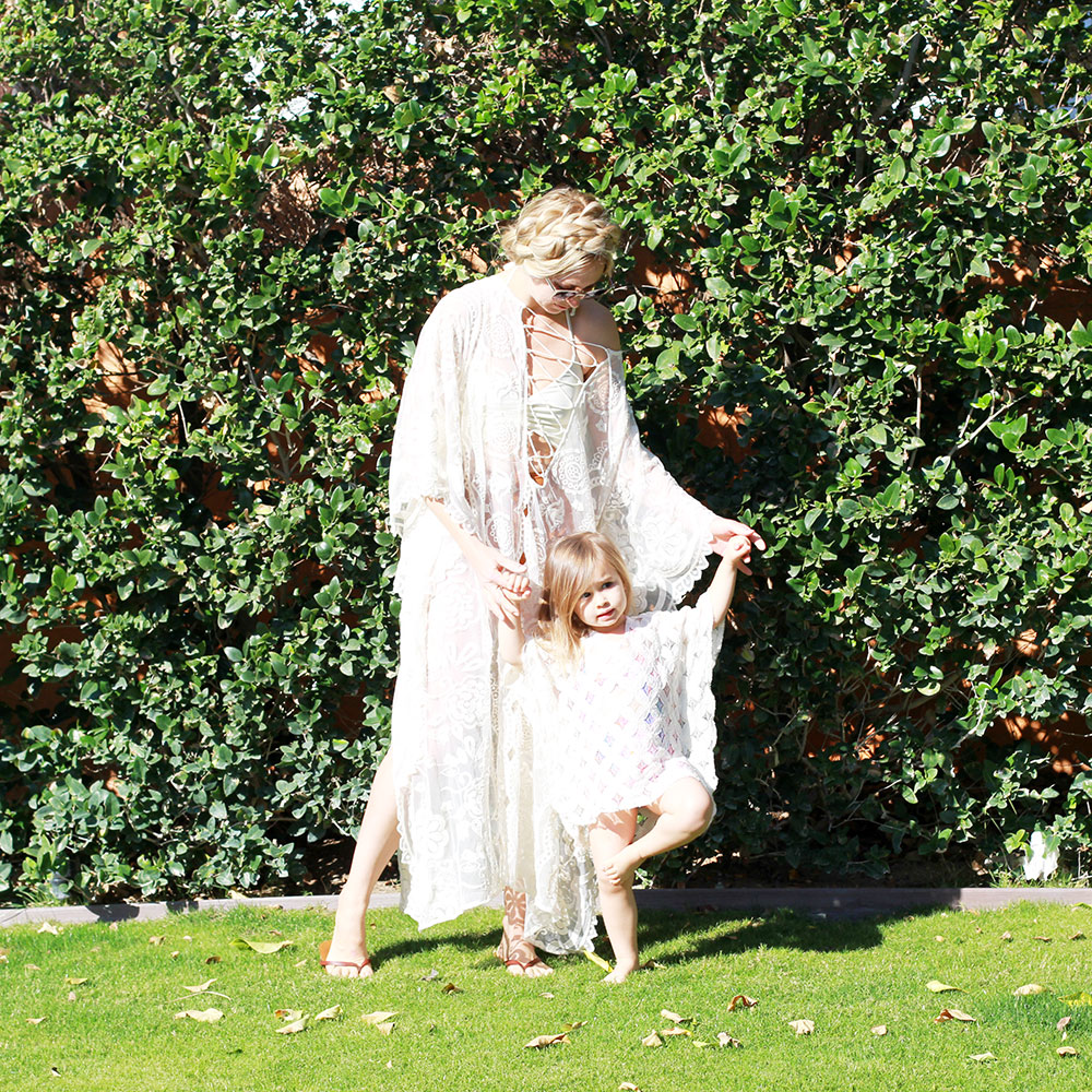 twinning with my girl in our matching lace kaftans in palm springs | thelovedesignedlife.com