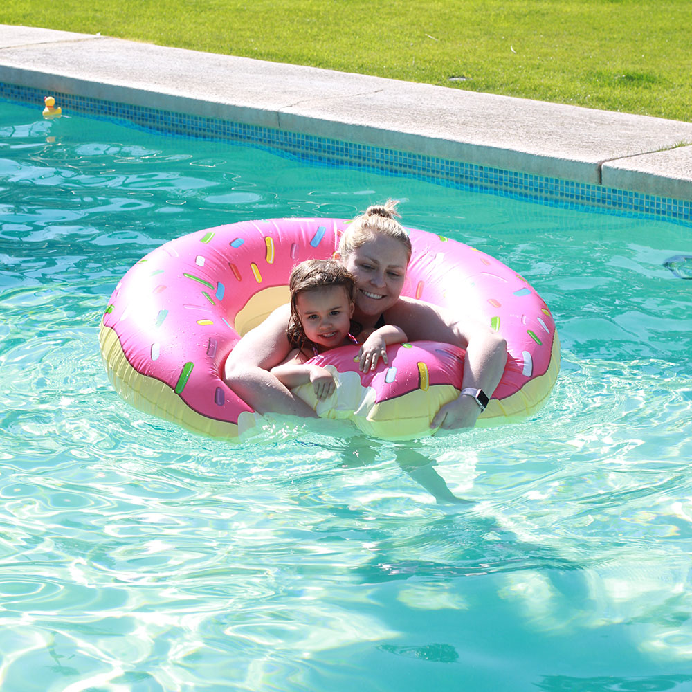 donut pool float? yes please! | thelovedesignedlife.com 