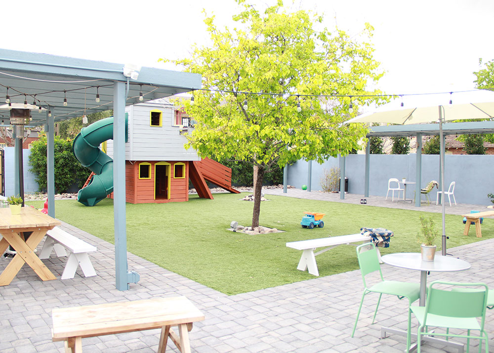 the backyard at the teapot on 5th is super kid friendly. can't wait to come back with mine! | thelovedesignedlife.com