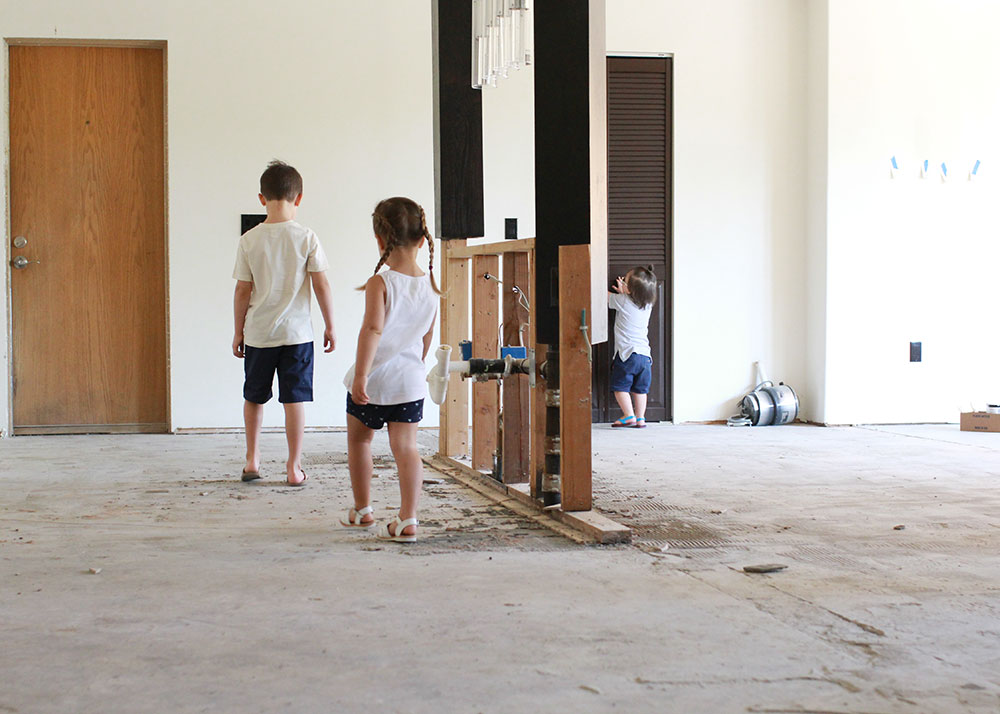 checking out the bare bones before our home renovation! this is our kitchen! | thelovedesginedlife.com