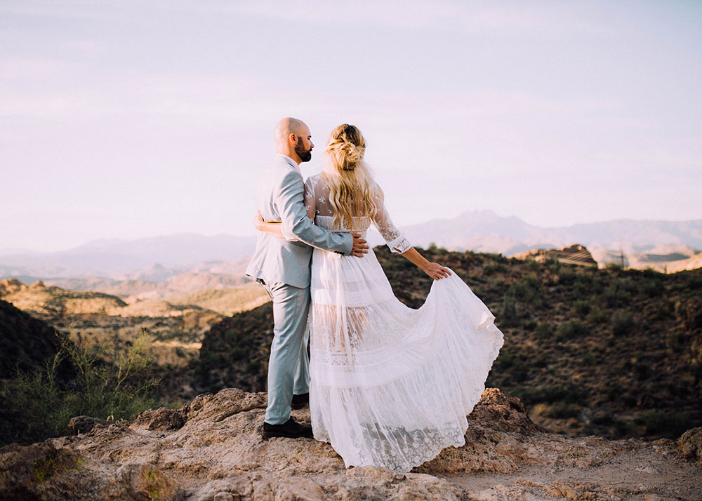 a dreamy arizona mountain top for these 10 year wedding anniversary photos | thelovedesignedlife.com