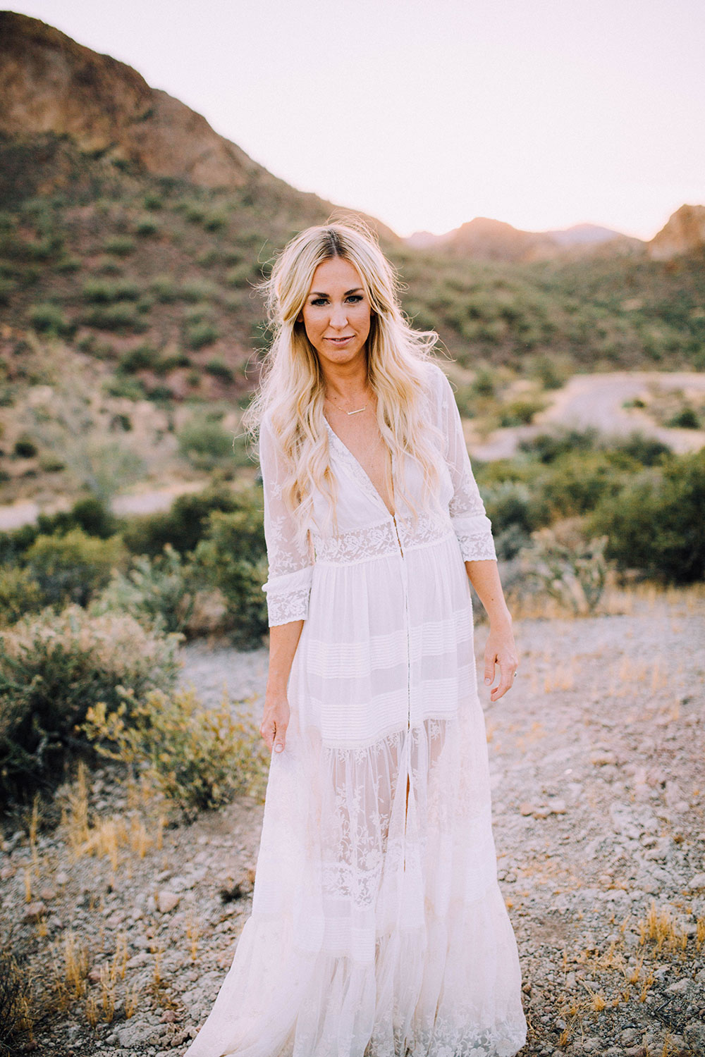 boho bride inspo for this 10 year wedding anniversary photoshoot | thelovedesignedlife.com