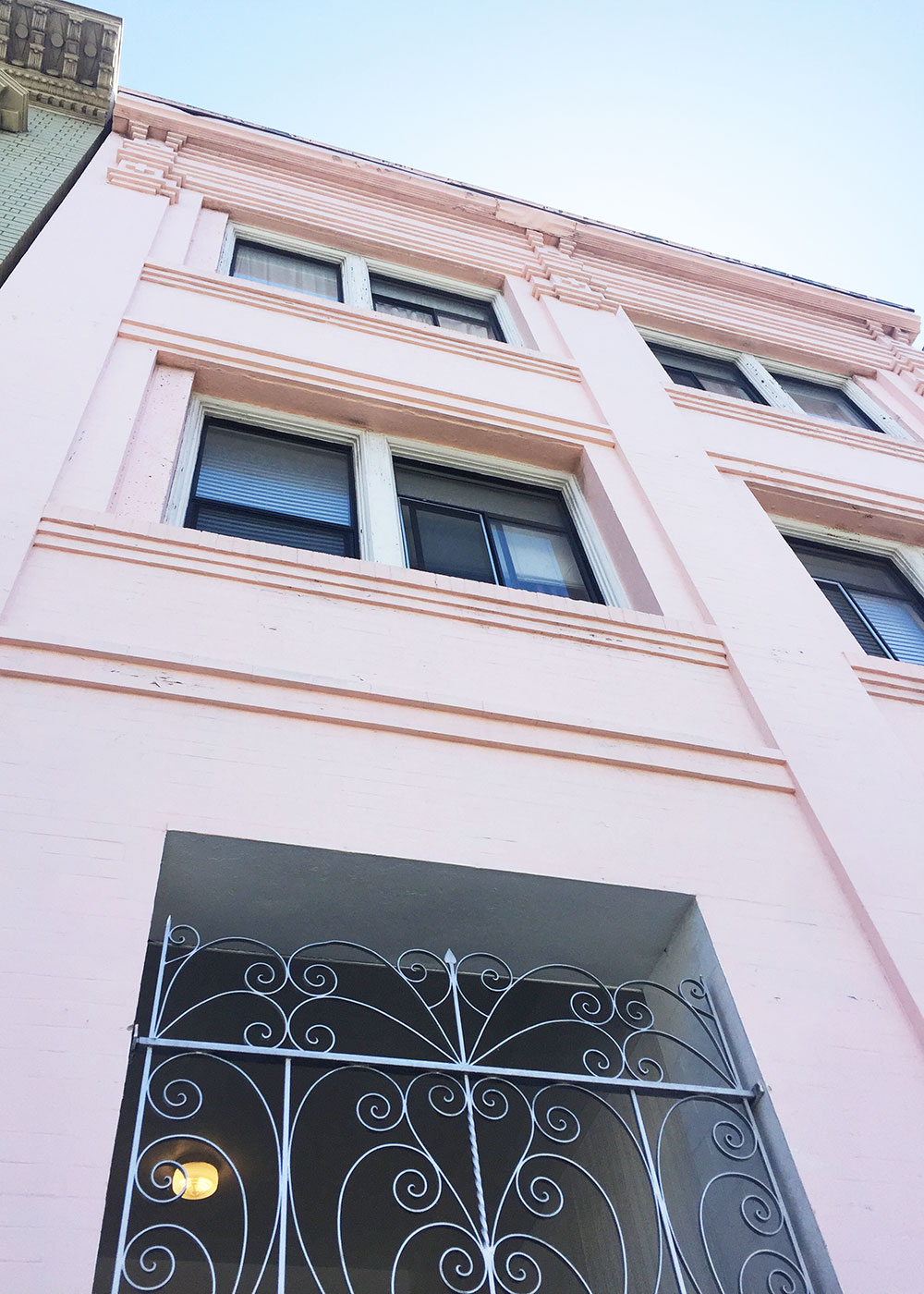 finding pretty pink buildings in san francisco | thelovedesignedlife.com
