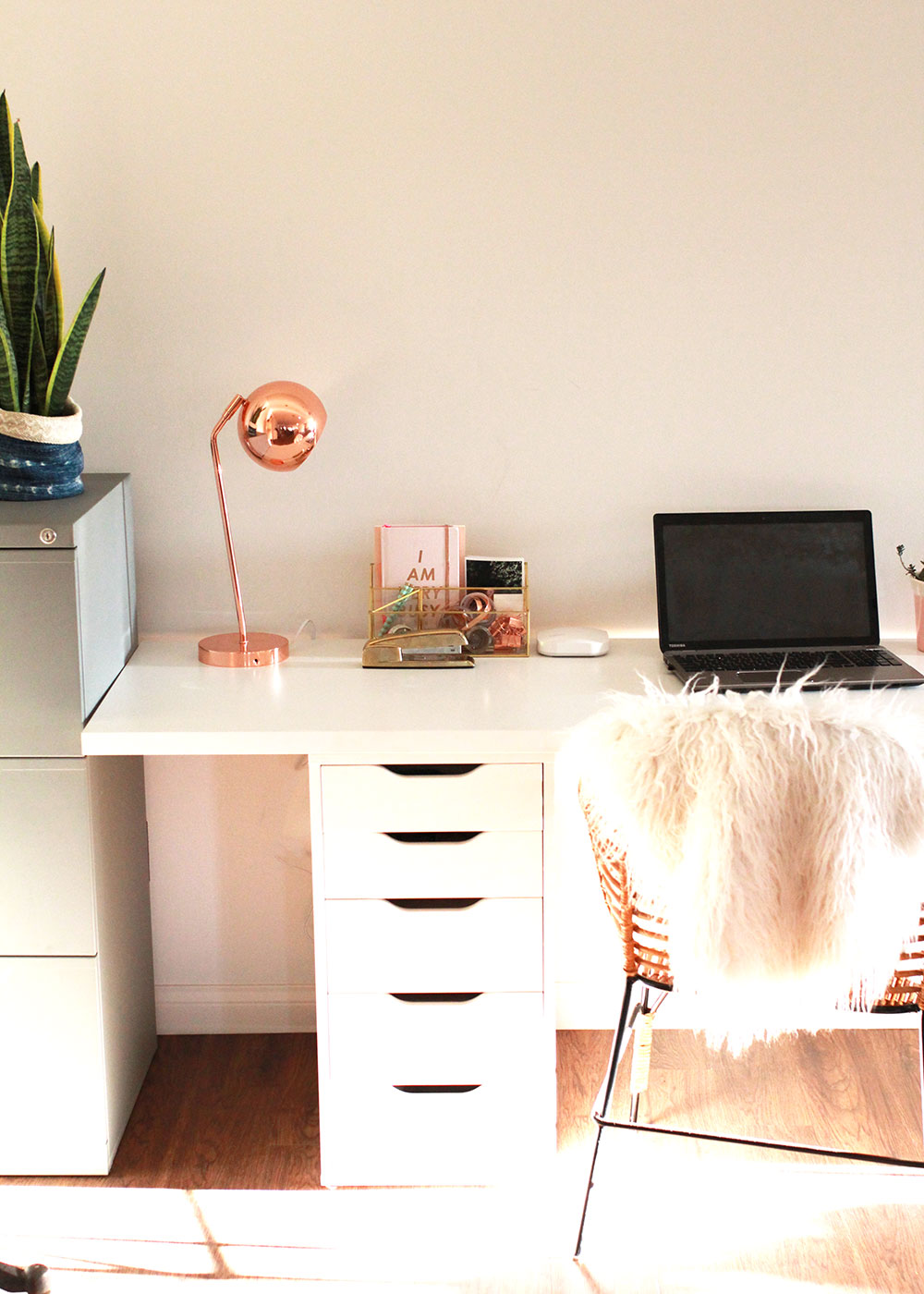 a little home office and amazing internet from eero | thelovedesignedlife.com