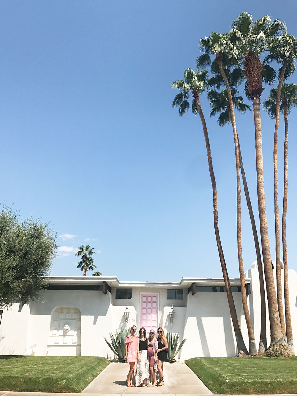 #thatpinkdoor is a must see in palm springs! | thelovedesignedlife.com