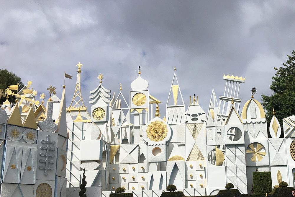 it's a small world after all at disneyland | thelovedesignedlife.com