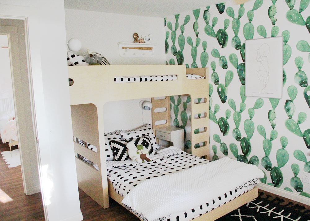 the cutest modern bunk beds, beddy's zipper bedding, and cactus wallpaper | thelovedesignedlife.com