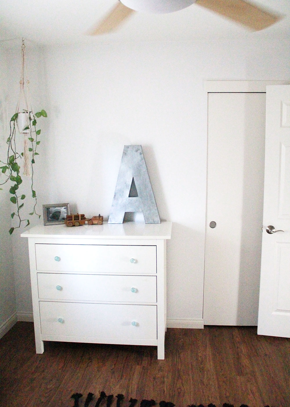 a clean and modern shared boys' room | thelovedesignedlife.com