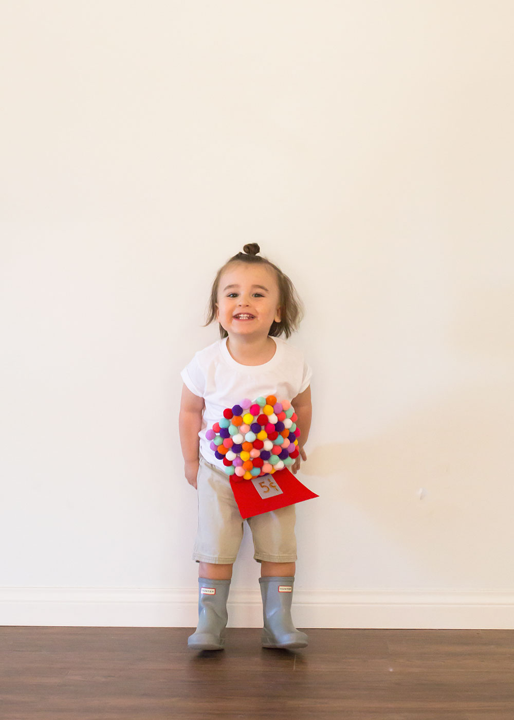 such a cute little gumball machine easy diy halloween costume idea | thelovedesigneldife.com