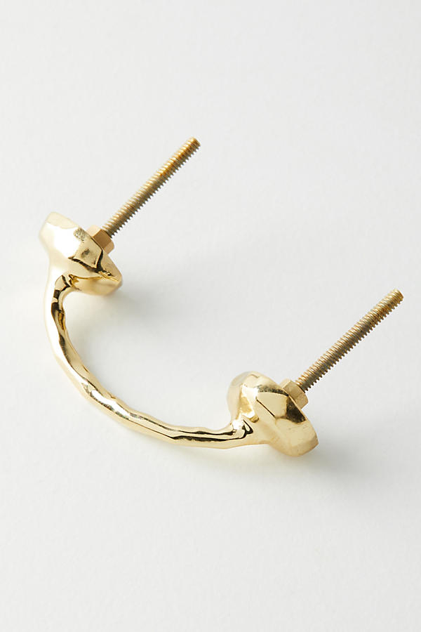 love these modern gold drawer pulls to update an old french provencial dresser | thelovedesignedlife.com