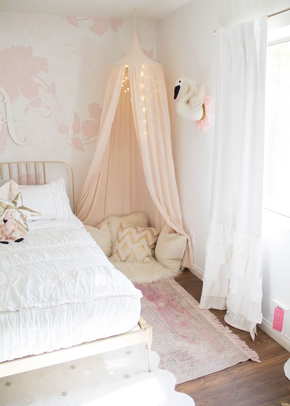 a sweet little reading corner in her new big girl room | thelovedesignedlife.com