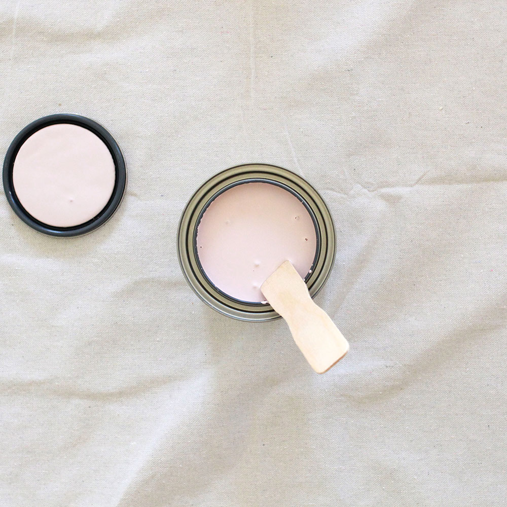 getting ready to paint with annie sloan chalk paint in antoinette pale pink | thelovedesignedlife.com