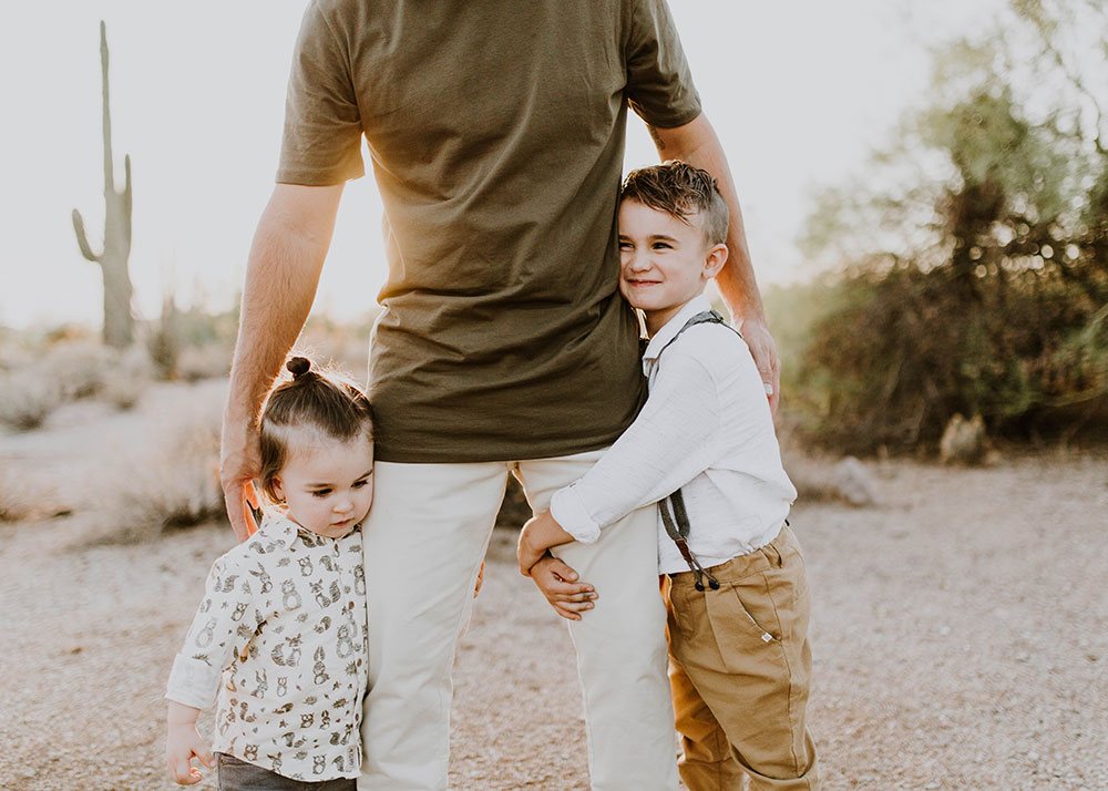 dad leg hugs. #familyphotos #fatherandson | thelovedesignedlife.com