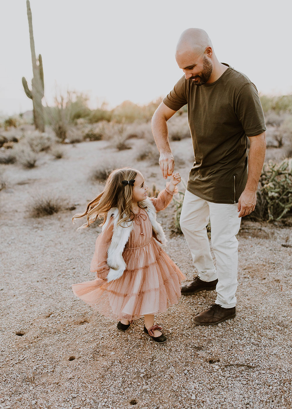 daddy / daughter twirling. nothing better! #familyphotos #outfitideas | thelovedesignedlife.com