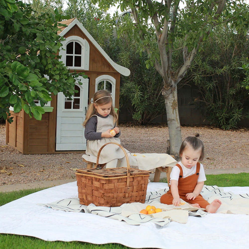these sweet siblings playing in the backyard with a picnic snack of cuties | thelovedesignedlife.com #cuties #citrus #100daysofsunshine