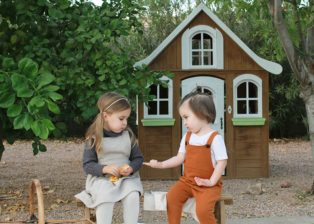 these two cuties negotiating over their cuties | thelovedesignedlife.com #childhood #kidshealthysnack