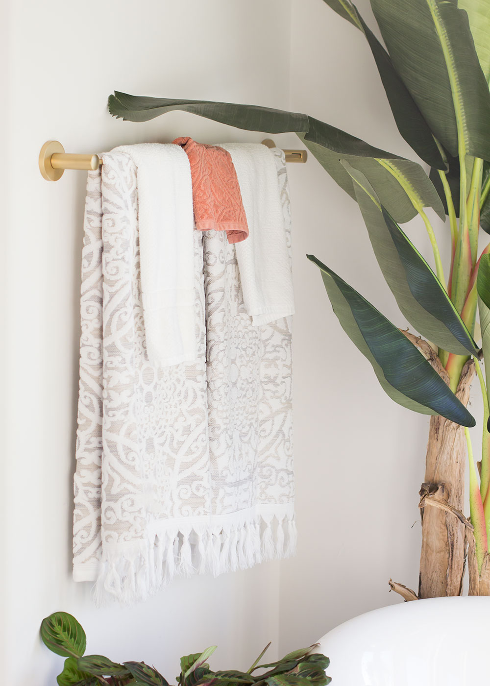 fresh pretty towels in this modern bohemian bathroom | thelovedesignedlife.com #bathtub #bathroom