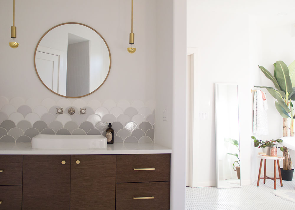 his vanity in this modern master bathroom reveal | thelovedesignedlife.com