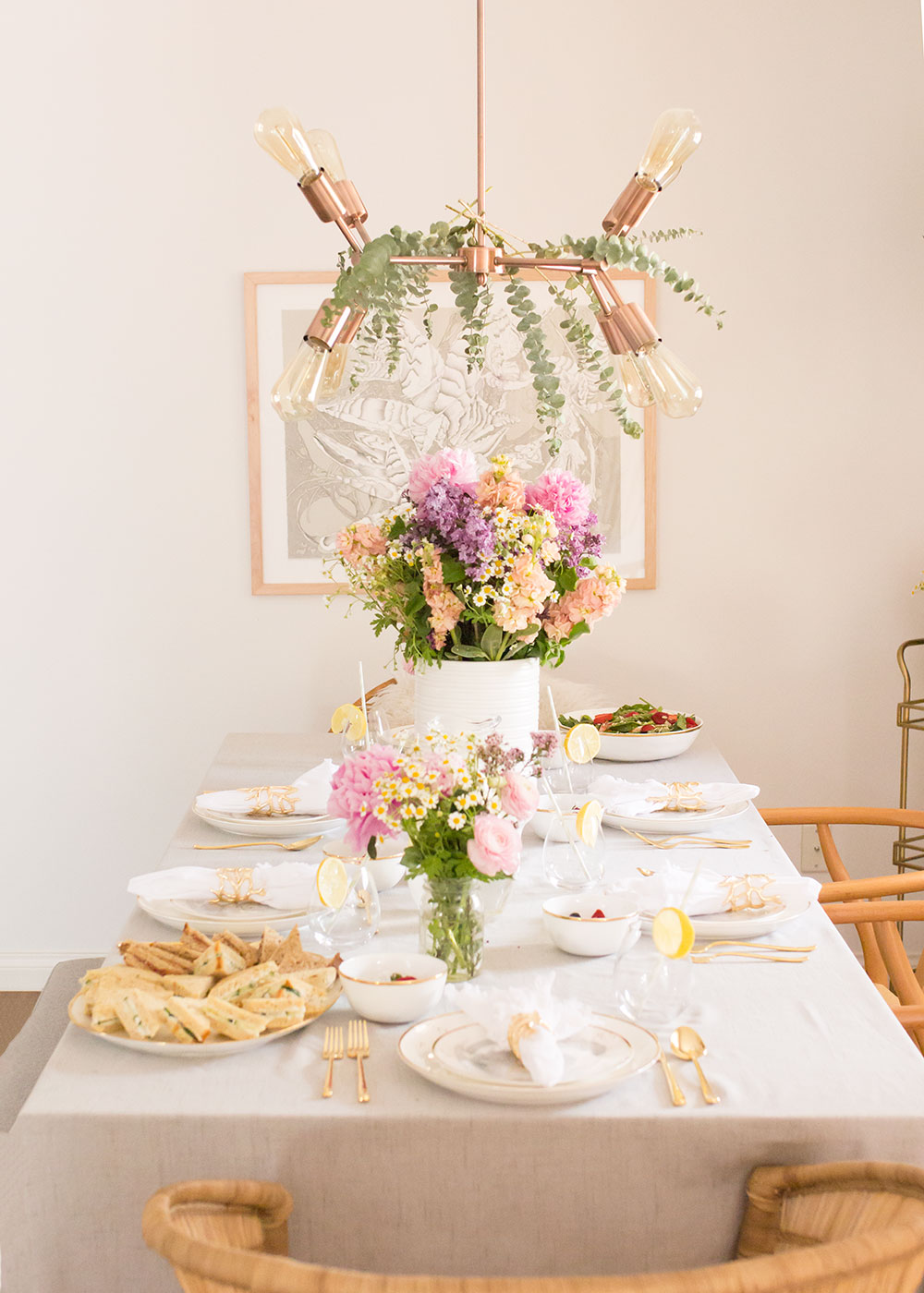 such a pretty little tablescape to celebrate a few great mama friends | thelovedesignedlife.com #mothersday