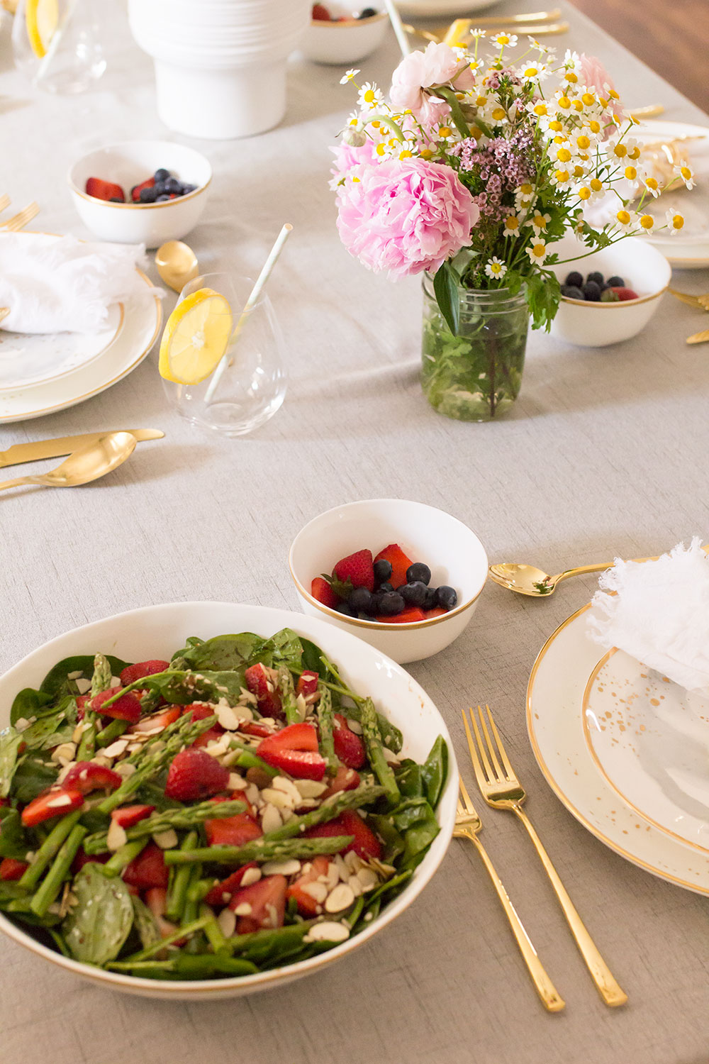 a simple healthy spinach strawberry salad for mother's day luncheon | thelovedesignedlife.com #salad #vegan #mothersday #bedbathandbeyond