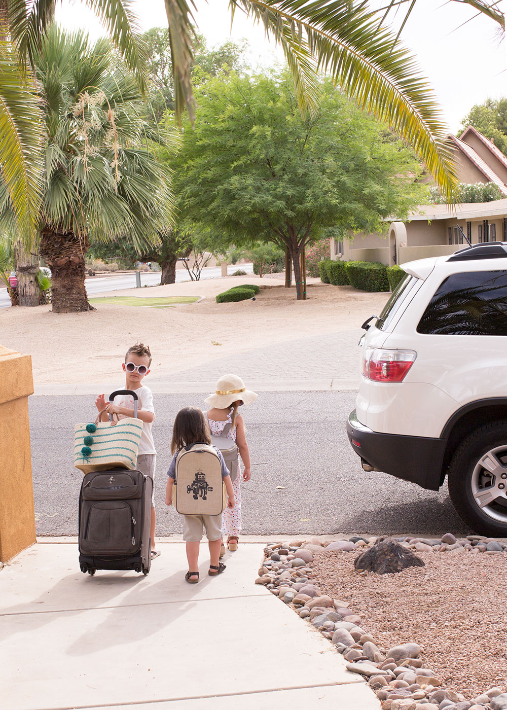 these kids are ready to get on the road | thelovedesingelife.com #summertime #roadtrip #firestonecompleteautocare