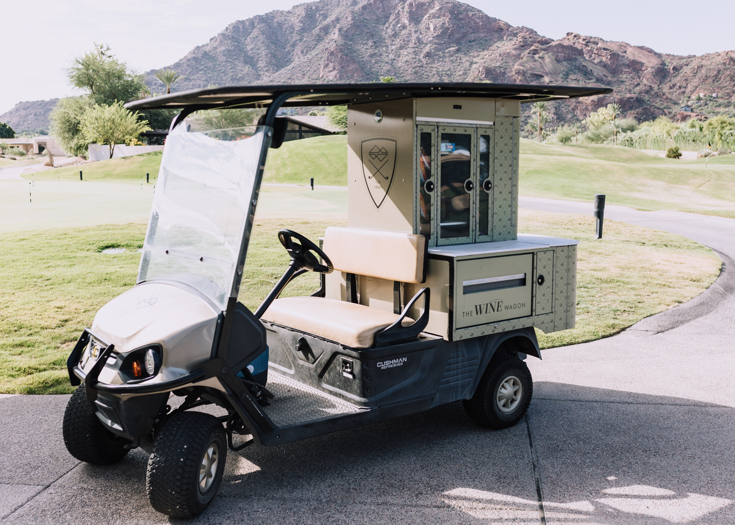 the wine wagon at the short course at mountain shadows | thelovedesignedlife.com #mountainshadows #winewagon #golfcourse