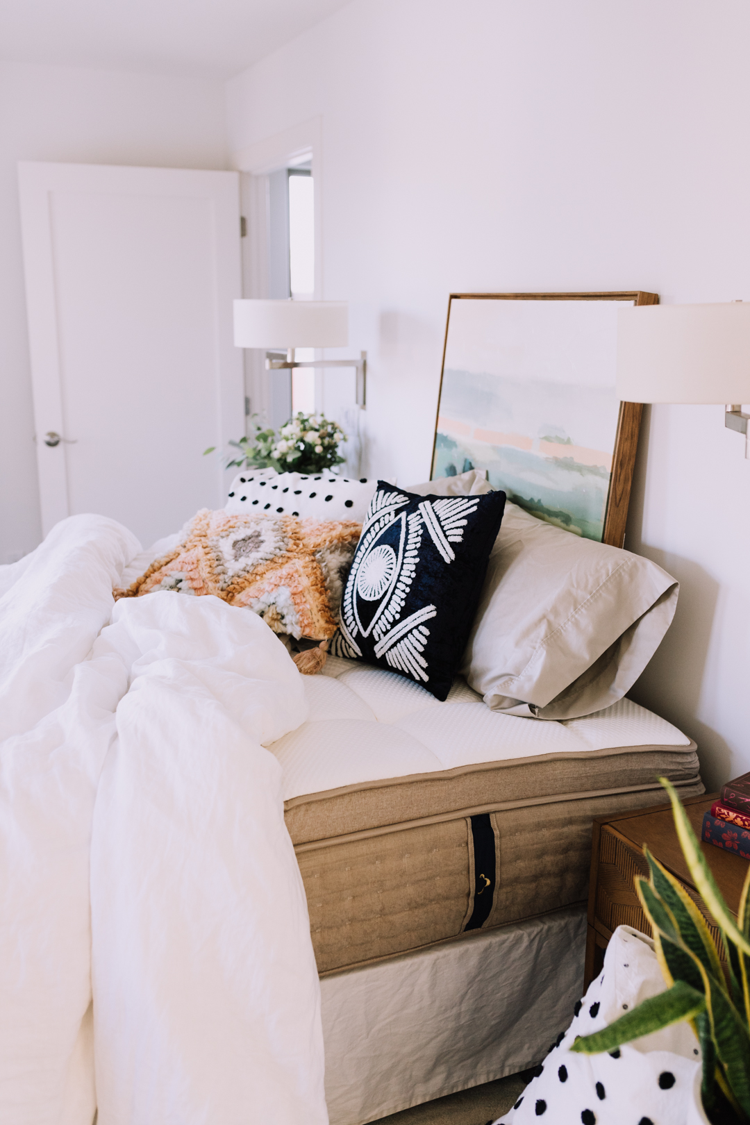 talking about bedtime rituals with dreamcloud mattress | thelovedesignedlife.com #mydreamcloud #softestmattress #bedroomstyle