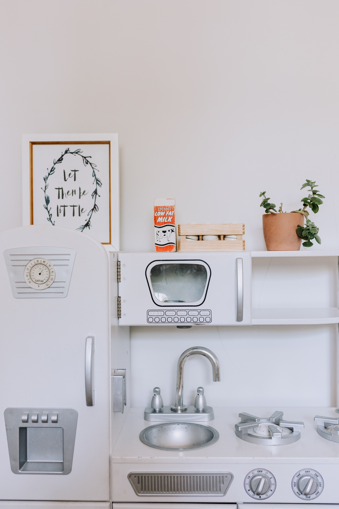 play kitchen cuteness! | thelovedesignedlife.com #childsplay #playkitchen #children #playroom