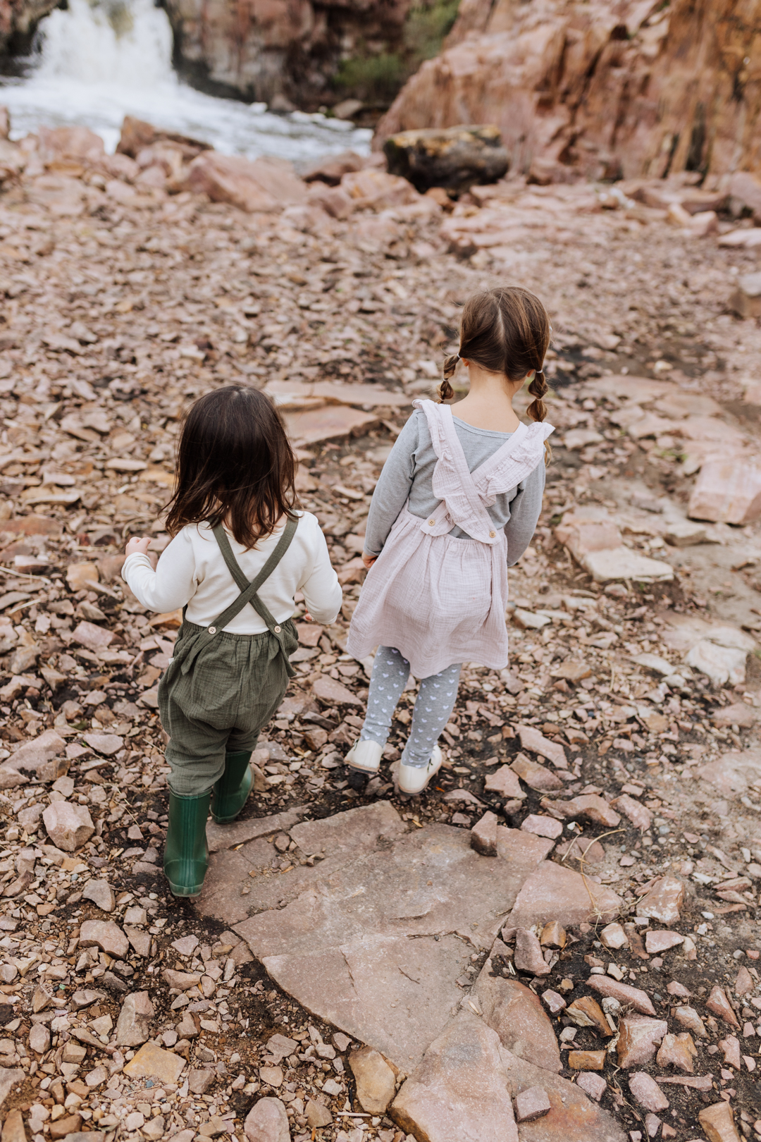 the cutest little explorers in south dakota | thelovedesignedilfe.com #fallspark #southdakota 