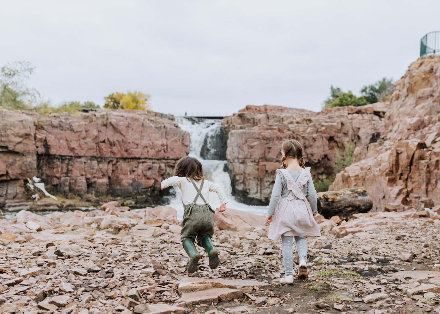 the beautiful falls park in sioux falls, south dakota | thelovedesignedlife.com #runwildmychild #discoversouthdakota #seasonsofsodak #familytravel