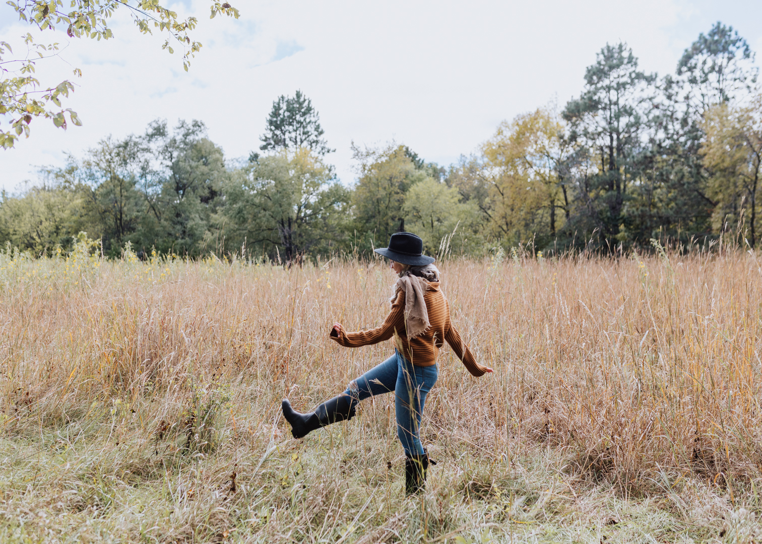 stomping through the wheat fields in south dakota | thelovedesignedlife.com #seasonsofsodak #fall #boots