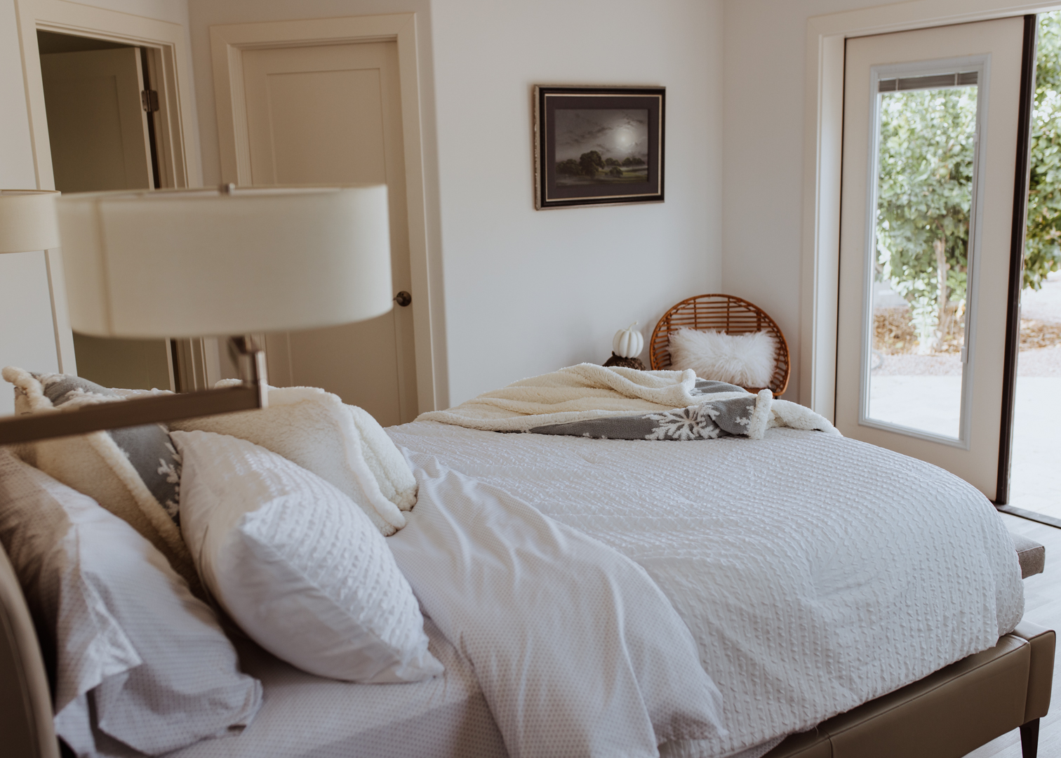 so happy with how our guest room turned out for winter! | thelovedesignedlife.com #winterbedding #casita #guestroom