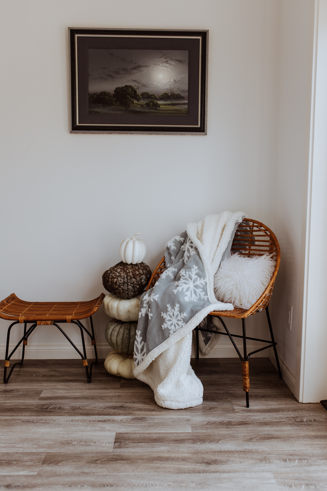 cozy little corner in our guest room | thelovedesignedlife.com #winterbedding #cozycorner #homedesign