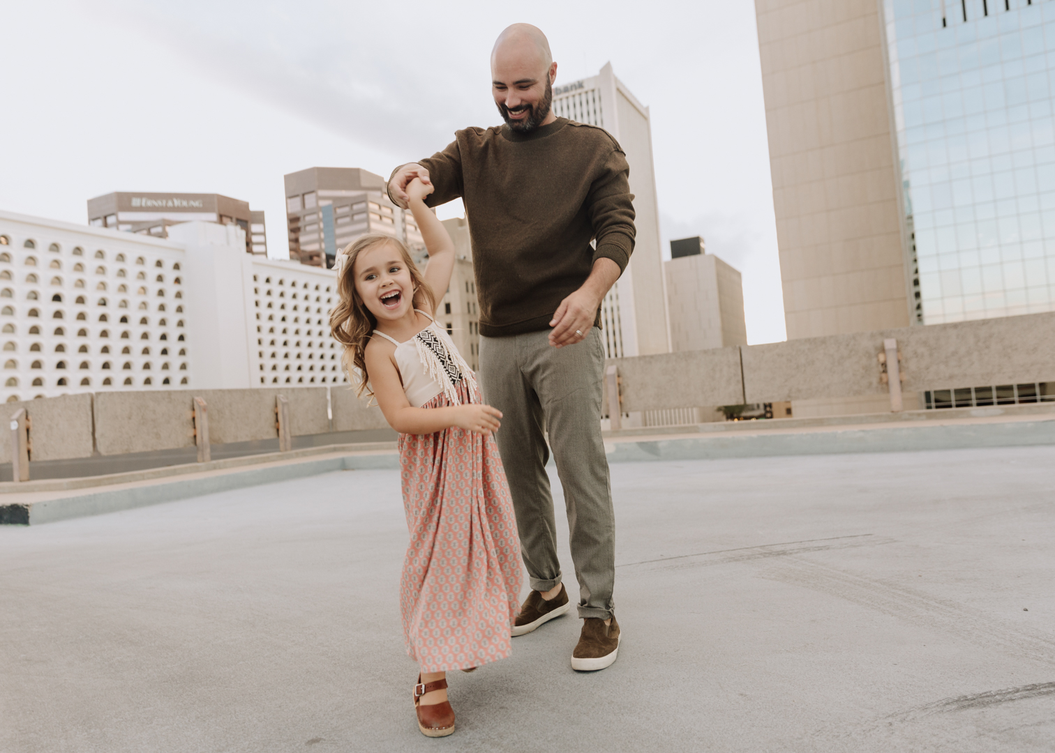 father and daughter twirls | thelovedesignedlife.com #familyphotos