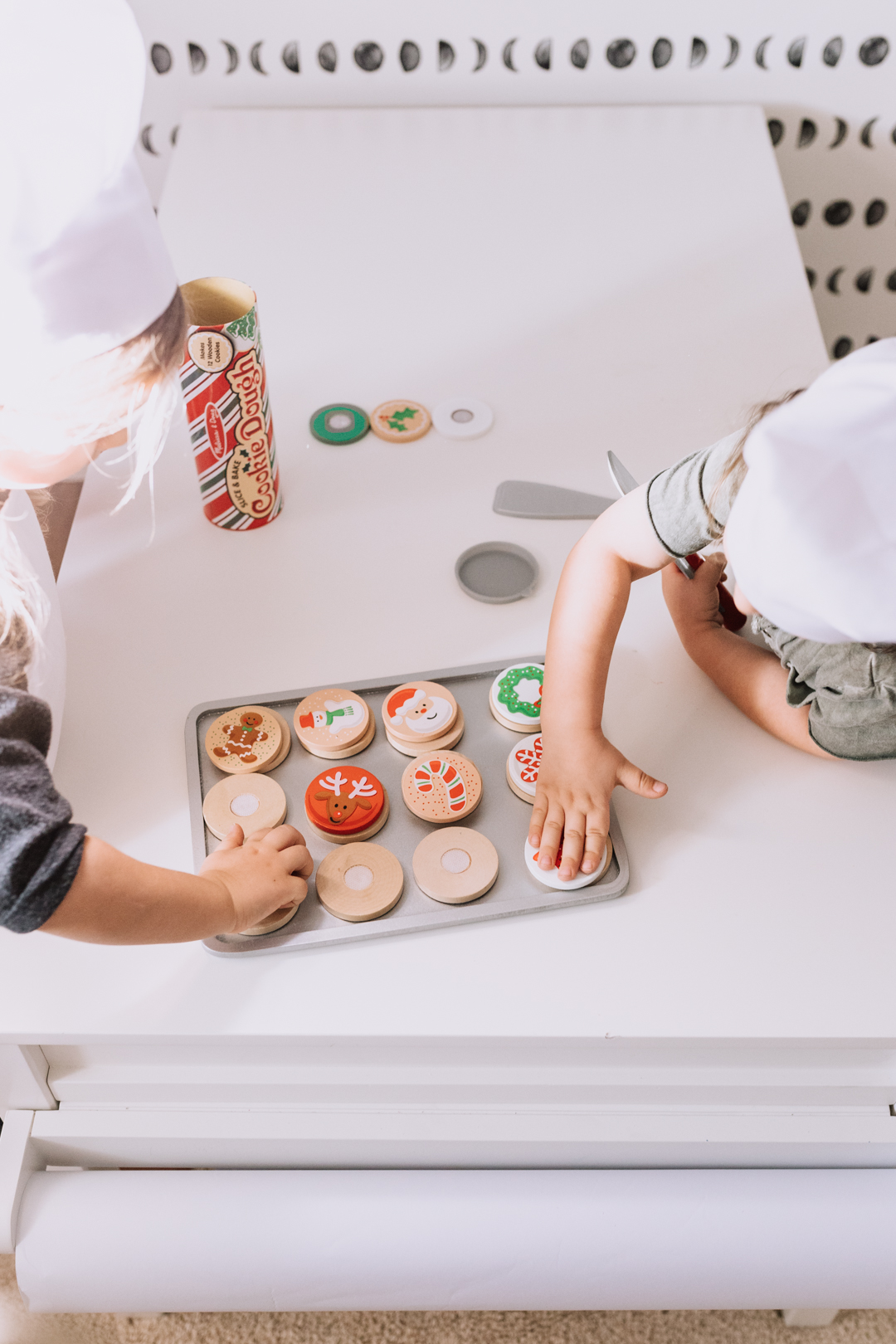 pretend christmas cooking baking with melissa and doug set from kohl's | thelovedesignedlife.com #christmascookies #imaginaryplay #christmastime #holidaygifts