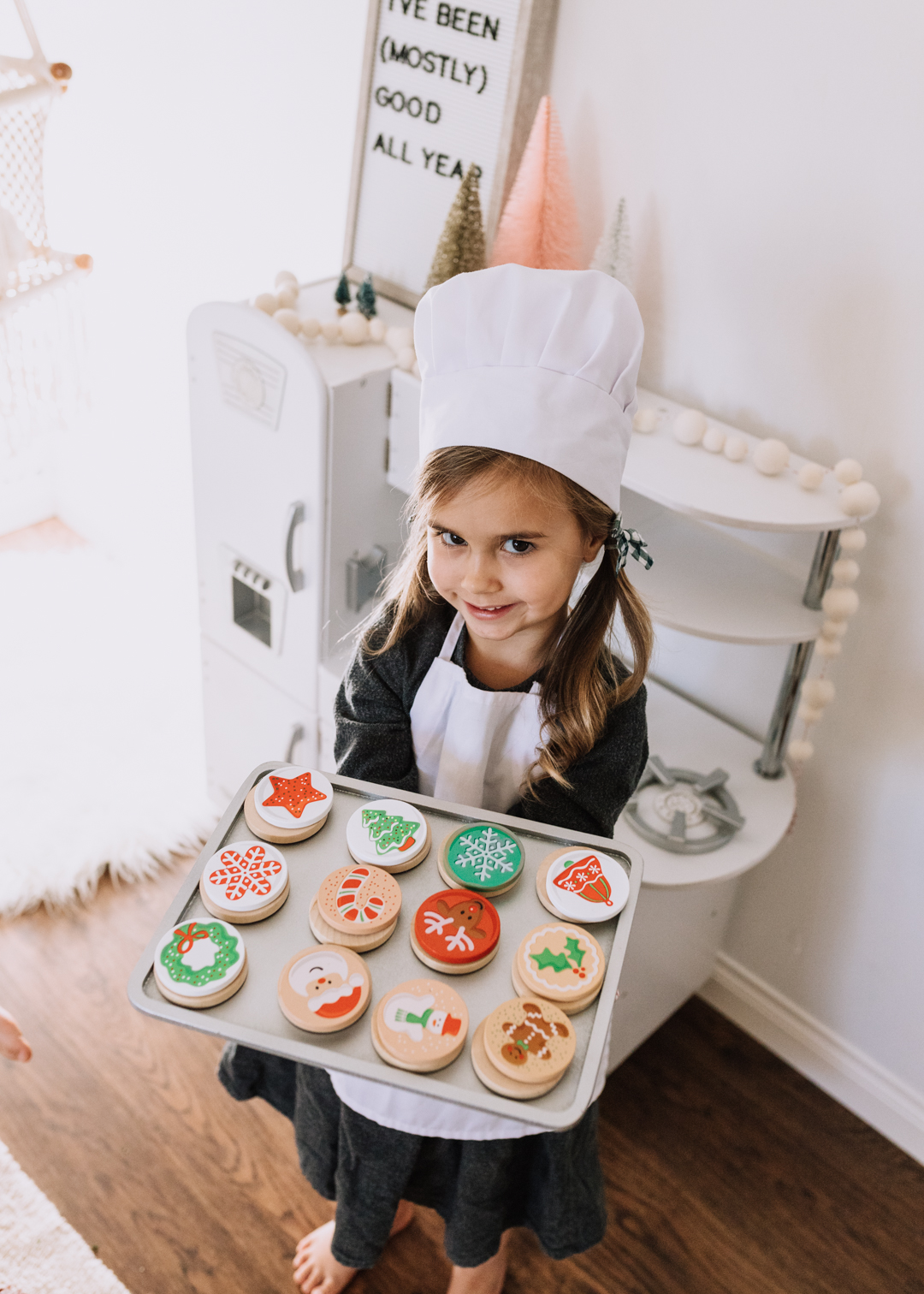 pretend christmas cooking baking with melissa and doug set from kohl's | thelovedesignedlife.com @kohls #ad #christmascookies #imaginaryplay #christmastime #holidaygifts