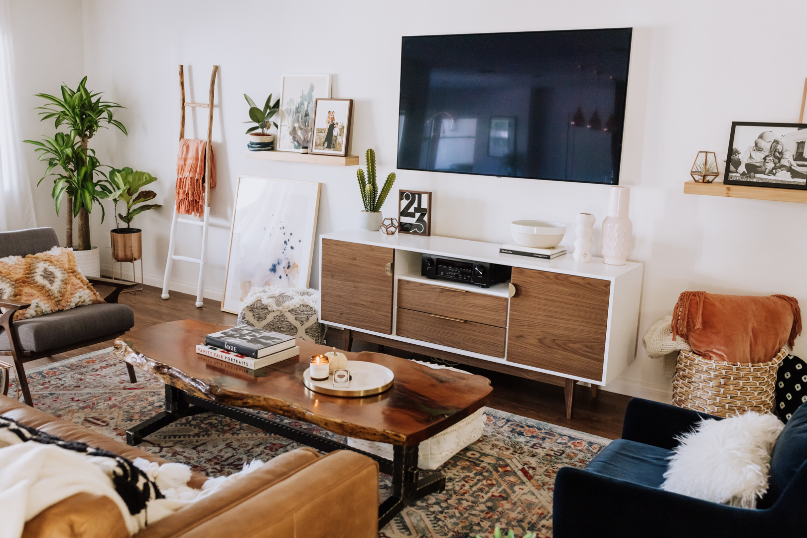 love this new custom media cabinet from draftwood designs in phoenix, az | thelovedesignedlife.com #theldlhome #livingroom #customfurniture #mediacabinet #midcenturymodern