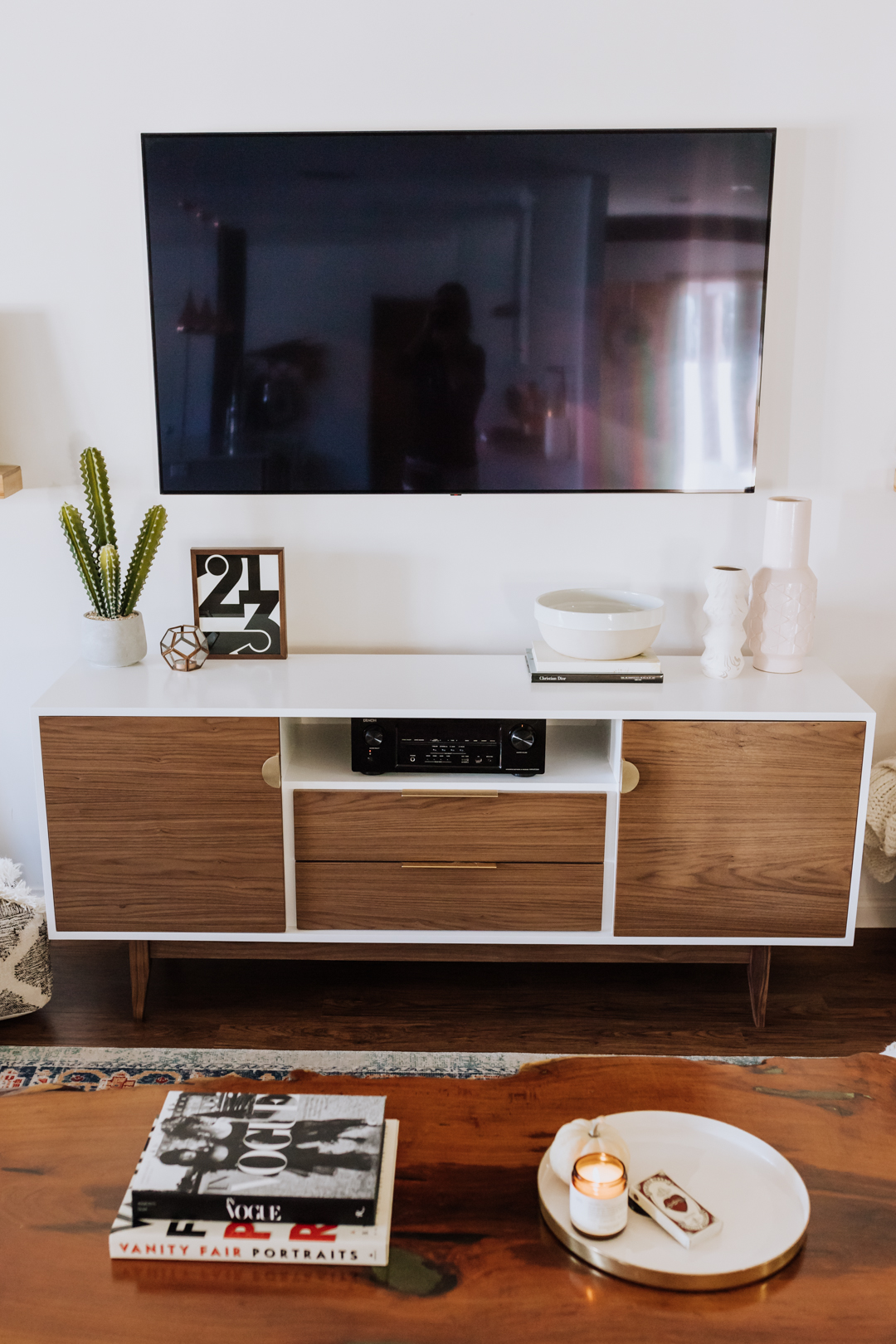 love this new custom media cabinet from draftwood designs in phoenix, az | thelovedesignedlife.com #theldlhome #livingroom #customfurniture #mediacabinet #midcenturymodern