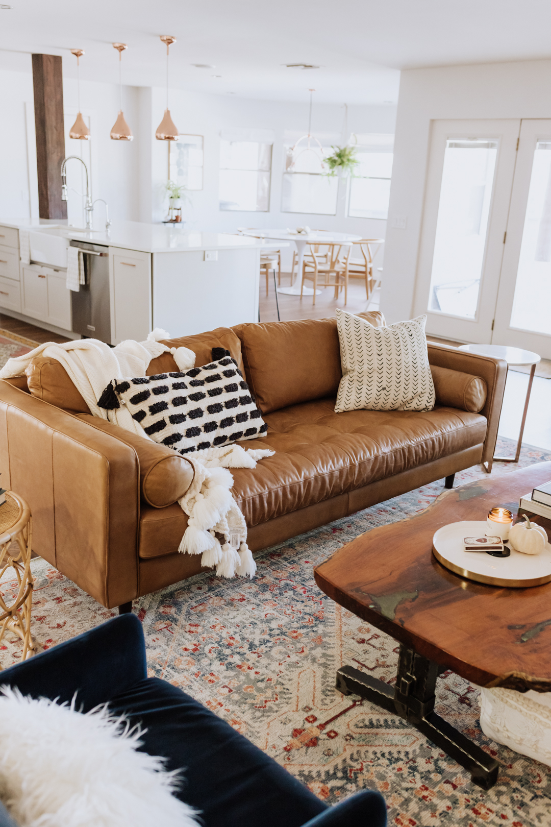 loving this gorgeous tan leather sofa in our new living room! | thelovedesignedlife.com #livingroom #familyroom #leathercouch #article