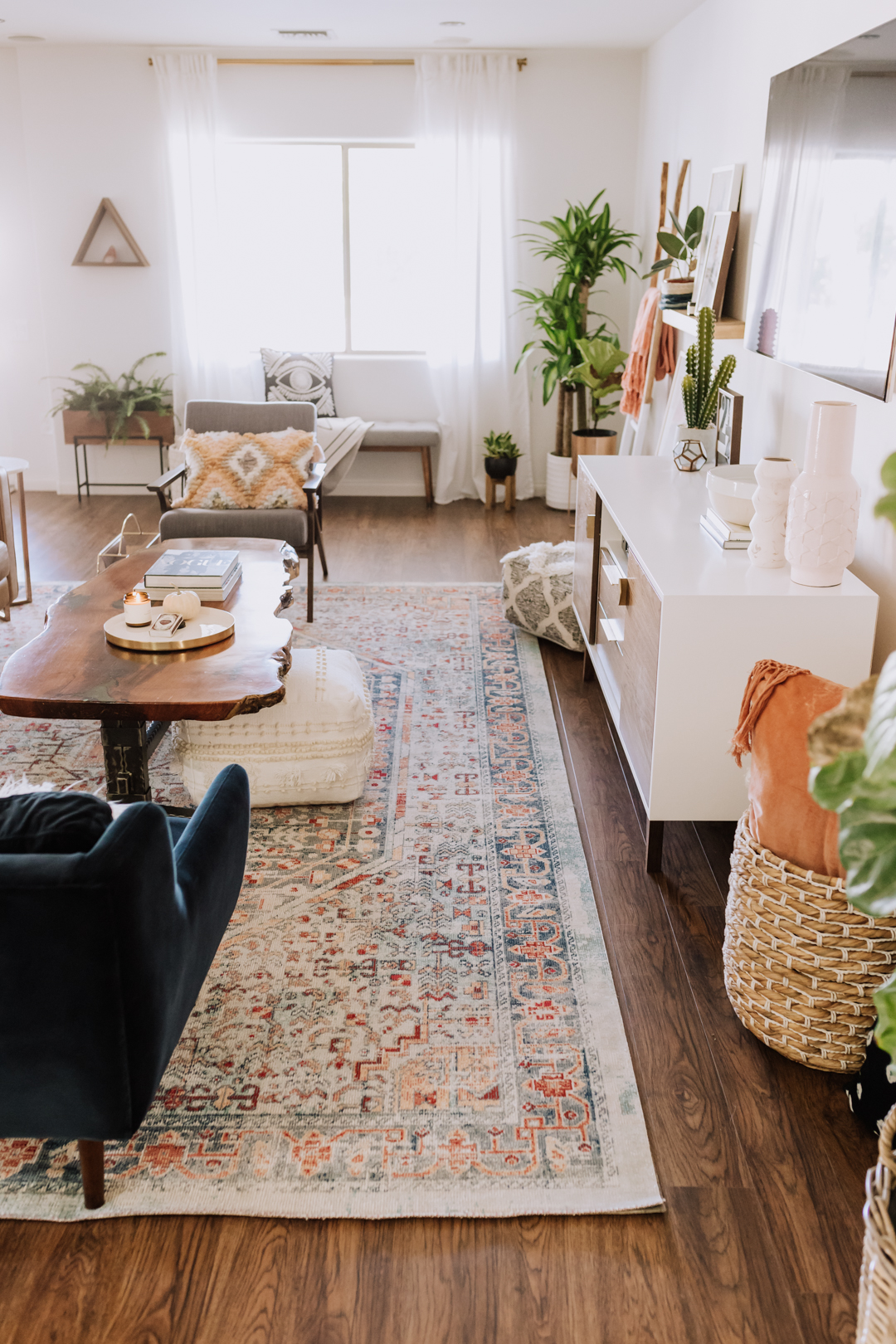 gorgeous rug from loloi | thelovedesignedlife.com #arearug #livingroom #interiordesign