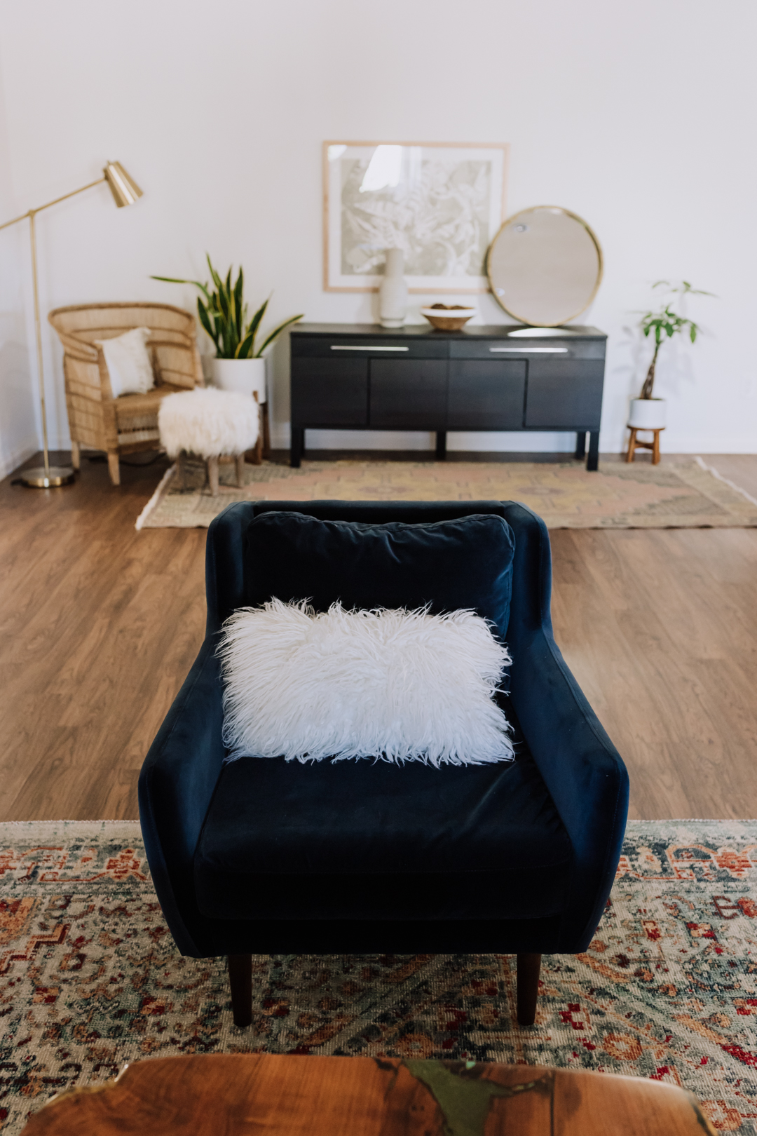 the best chair in the house | thelovedesignedlife.com #bluevelvetchair #livingroom #theldldhome #homedecor